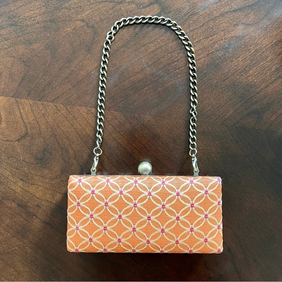 Kiss Lock Clutch Embroidered Case - Picture 2 of 6